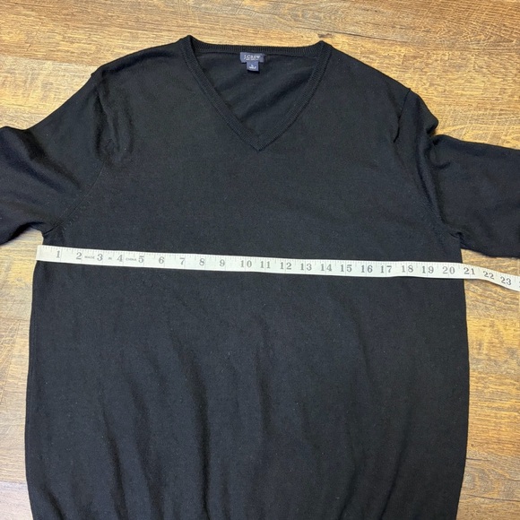 J Crew Merino Wool Sweater Pullover V-Neck Men's Large Black Preppy Casual Knit - Picture 2 of 9